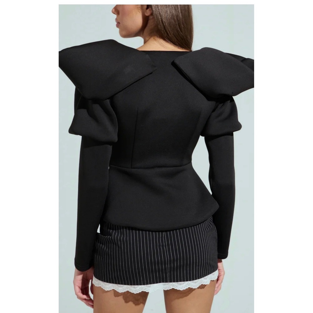 Akira Black Sculptural Peplum Top Dramatic Ruffle Shoulder V-Neck YLK-0614-1 M